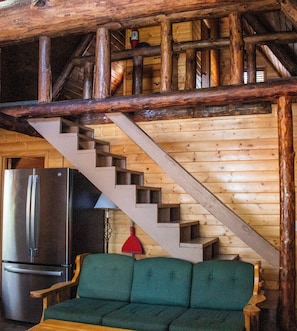 Deluxe Cabin, Private Bathroom (Cabin #13) | Living area