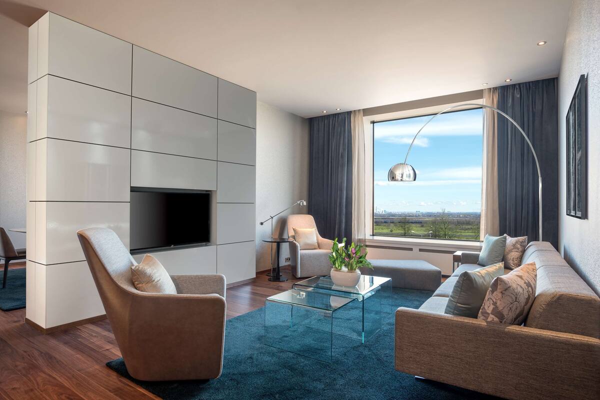 Suite Presidensial, 1 Tempat Tidur King | Area keluarga | TV layar datar dan lantai berpemanas