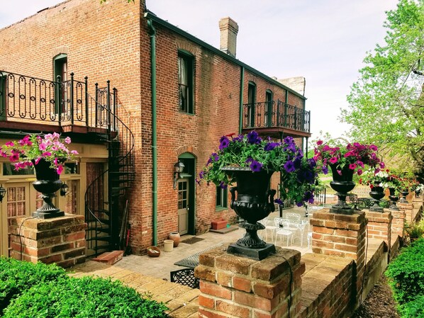 Terrace/patio - Iron Horse Hotel (Blackwater)