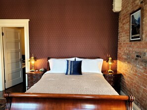 Standard Room, 1 Queen Bed, Non Smoking | Iron/ironing board, free WiFi, bed sheets - Iron Horse Hotel (Blackwater)