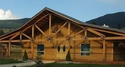 RiverStone Family Lodge