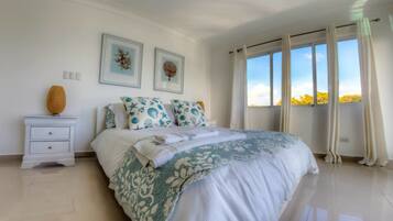 Premium bedding, in-room safe, individually decorated