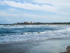 On the beach, white sand, beach towels, beach bar - Hotel Terrazas de la Viuda (Punta del Diablo)