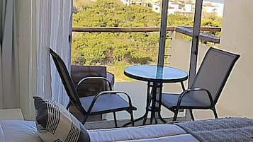 Habitación Vista al Mar | Roupas de cama premium, edredons de pluma, individualmente mobiliados
