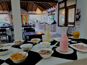 Dining - Cumbres Hotel (El Bolson)