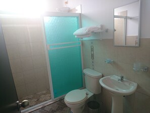 Dusche, Handtücher, Seife, Toilettenpapier