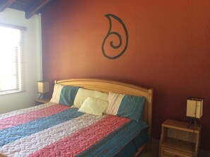 Doppelzimmer, 1 King-Bett, Gemeinschaftsbad | Babybetten, Zustellbetten, kostenloses WLAN