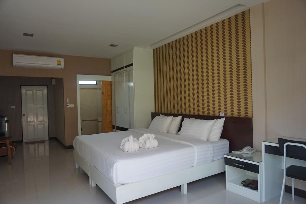 Standard Double Room | Minibar, desk, blackout curtains, rollaway beds
