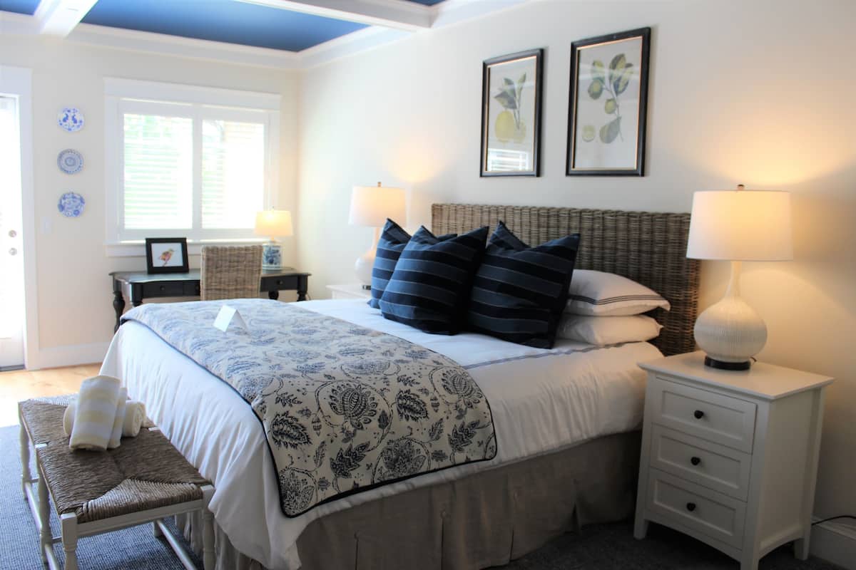 Luxury Room, 1 King Bed, Fireplace, Garden View | Premium bedding, down duvets, minibar, individually decorated