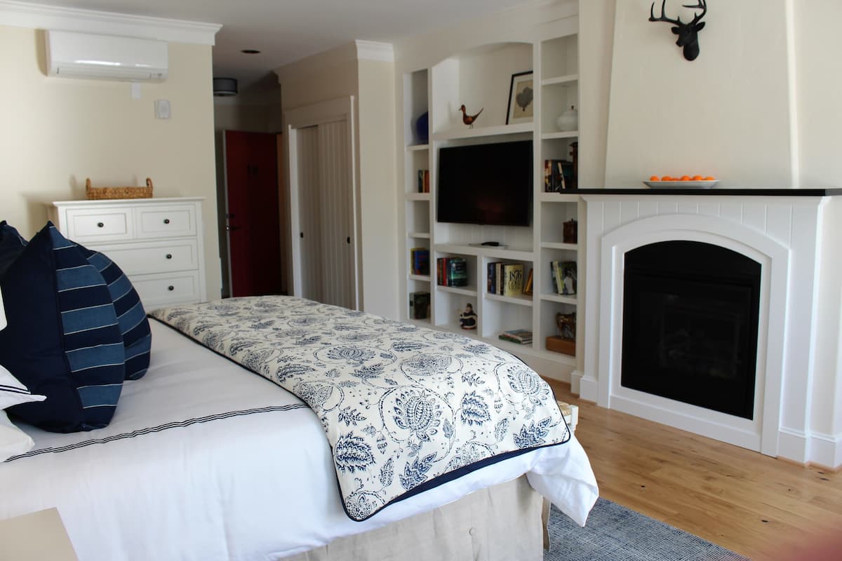 Luxury Room, 1 King Bed, Balcony, Garden View | Premium bedding, down duvets, minibar, individually decorated