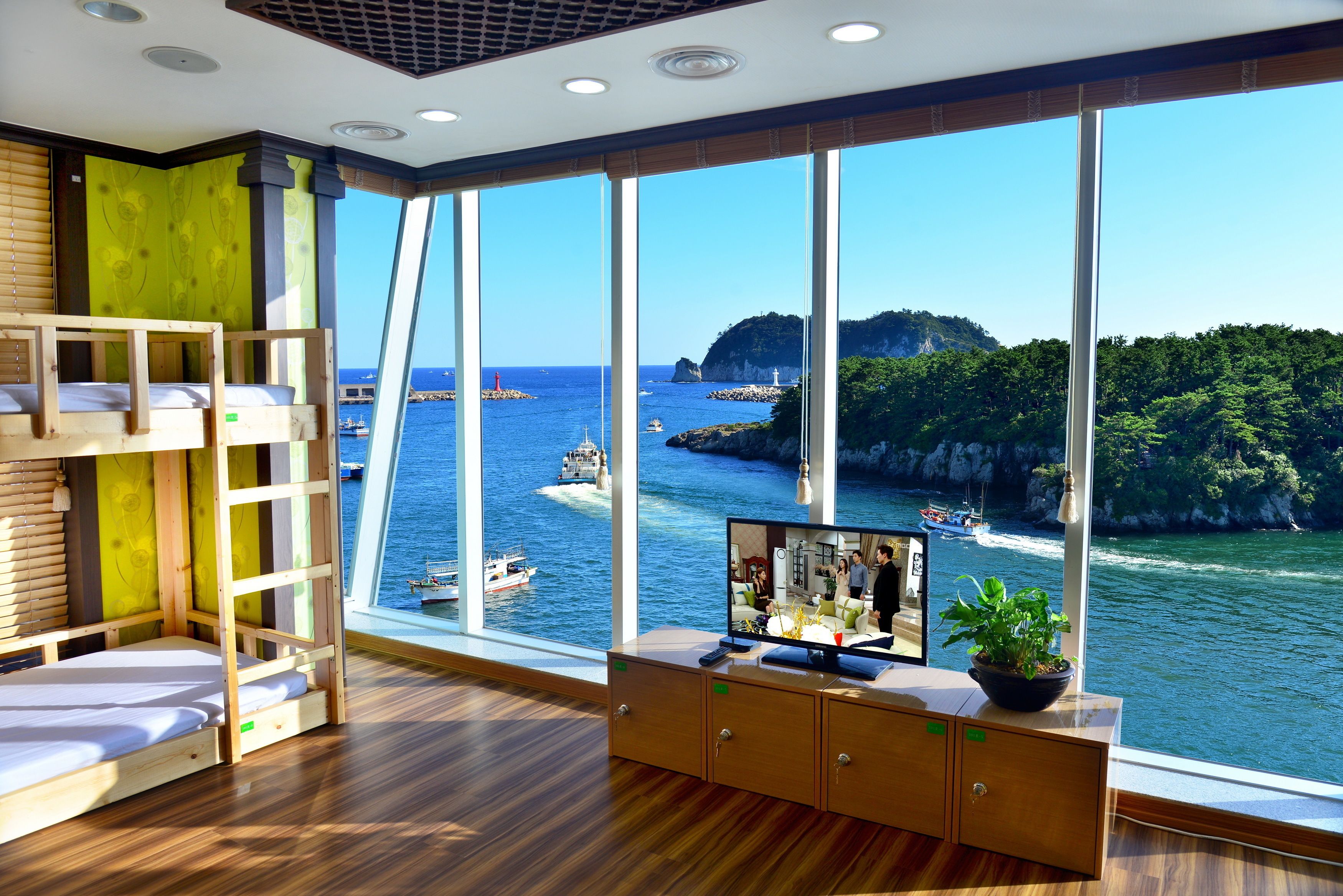 Shared Dormitory, Women only (8 persons) | Free WiFi