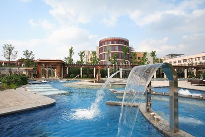 Phoenix Hotspring Resort