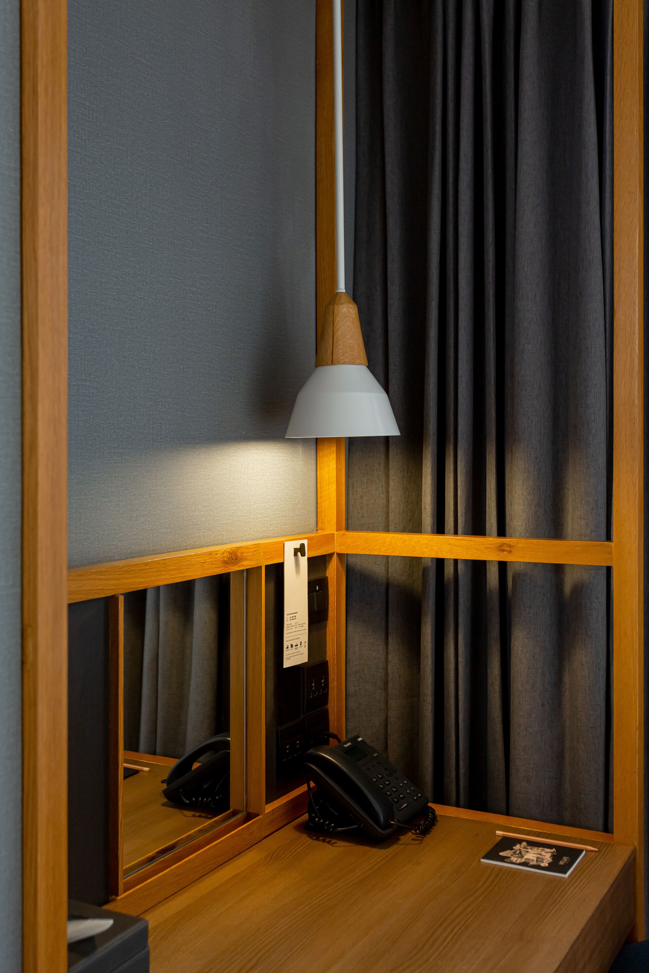 deluxe room (king or twin) | room amenity