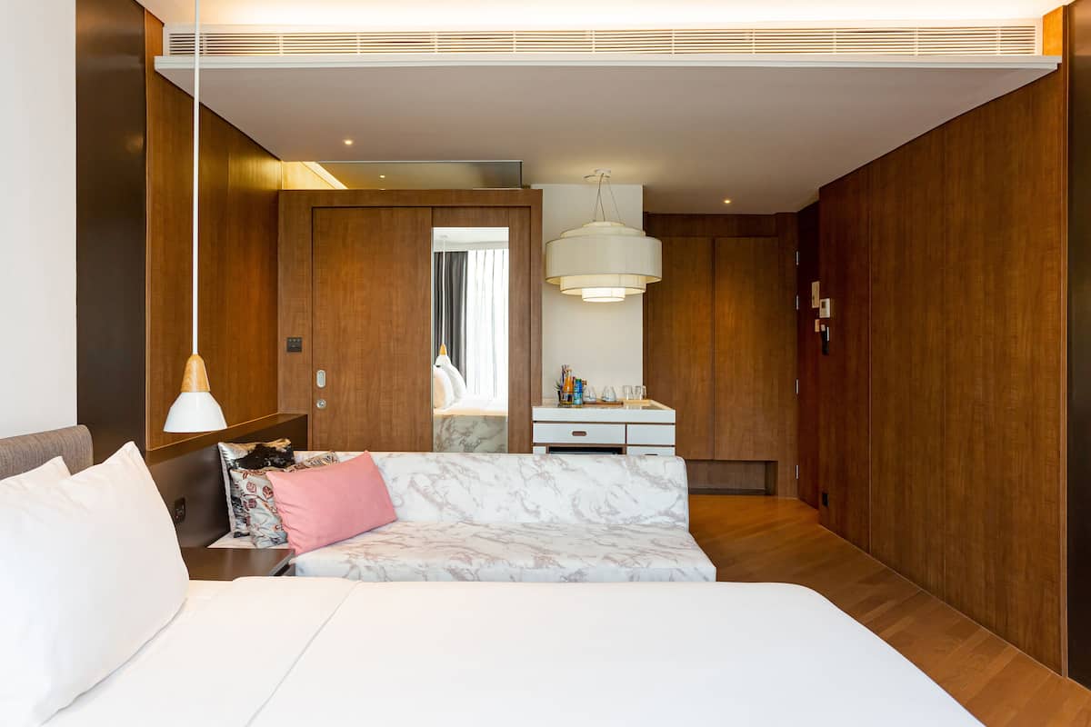 Deluxe Oda, Köşe | Kaliteli yatak takımı, minibar, odada kasa, güneşlik/perde