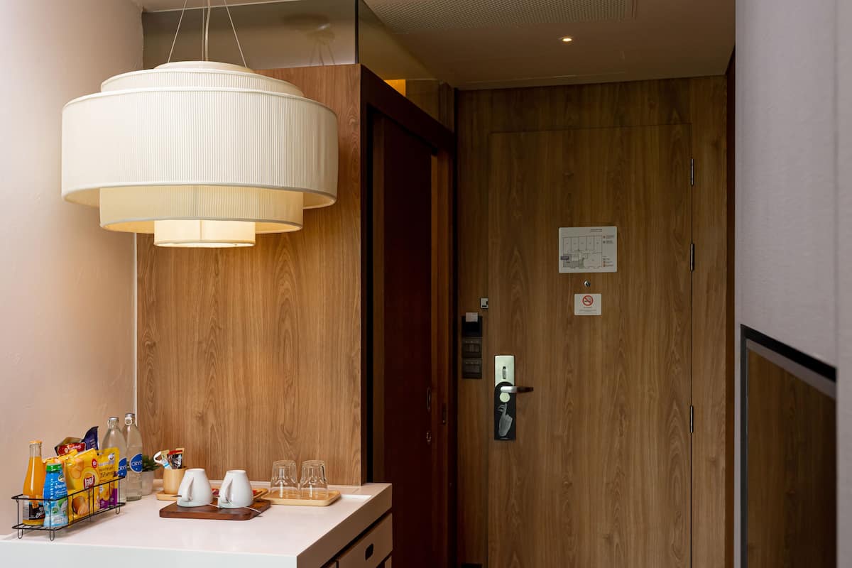 Stüdyo Süit | Kaliteli yatak takımı, minibar, odada kasa, güneşlik/perde