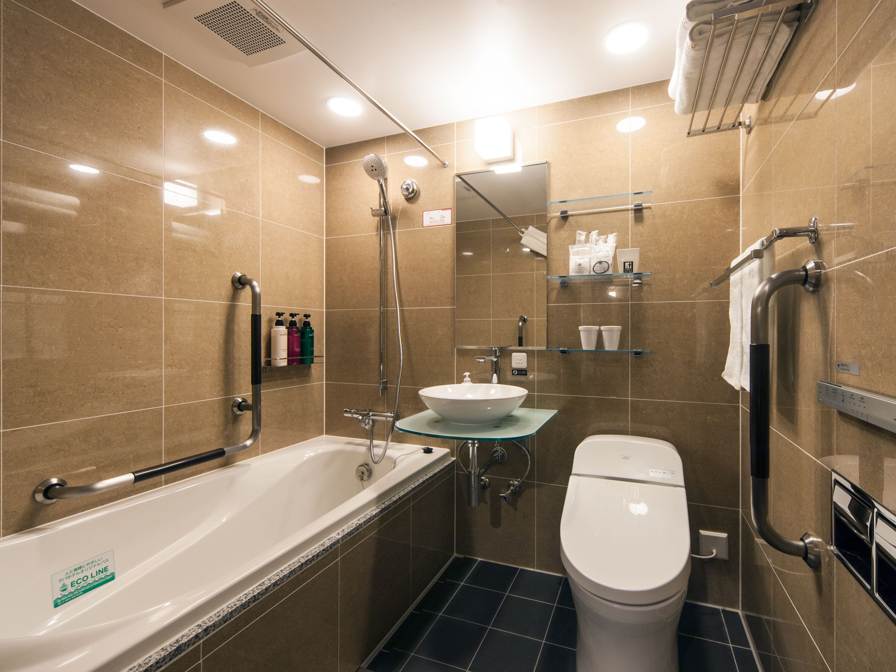 deluxe twin room, non smoking | bathroom | combined shower/bathtub, free toiletries, hair dryer, slippers
