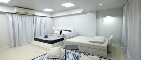 Deluxe Double Room, Balcony S107 | Strykjärn/strykbräda och gratis wi-fi