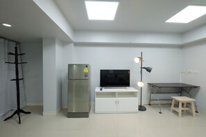 Deluxe Double Room, Balcony S107 | Bàn ủi/dụng cụ ủi quần áo, truy cập Internet không dây miễn phí 