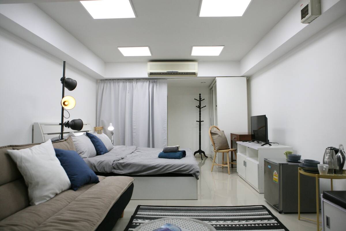 Iron/ironing board, WiFi (free)