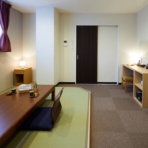 In-room safe, desk, free WiFi, bed sheets - Rinn Shichijo Ohashi Bridge (Kyoto)