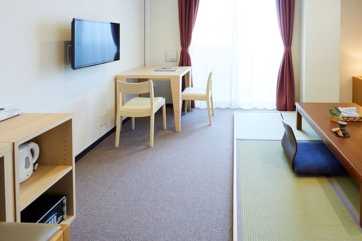 Japanese Tatami Futon Room (23sqm) | In-room safe, desk, WiFi (free), bed sheets