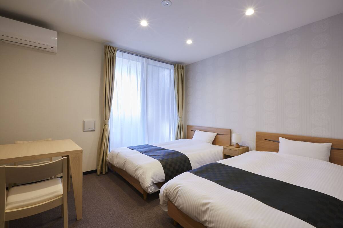 Twin Room, Non Smoking (22sqm) | In-room safe, desk, WiFi (free), bed sheets