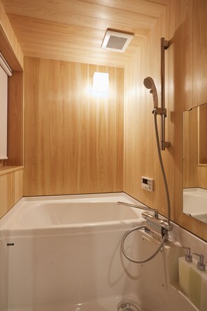 Casa adosada tradicional (Japanese Style) | Baño | Bañera y ducha independientes y bañera profunda