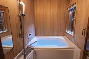 Japanese Style Town House | Bathroom | Separate tub and shower, deep soaking tub, free toiletries, hair dryer - Rinn Kujoharikoji 59 (Kyoto)