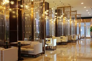 2 restaurants, breakfast, lunch, dinner served; Chinese cuisine  - Country Garden Golden Beach Spring Hotel (Lingao)