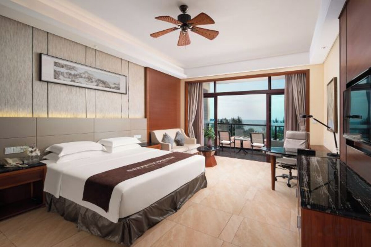 Minibar, in-room safe, desk, blackout drapes