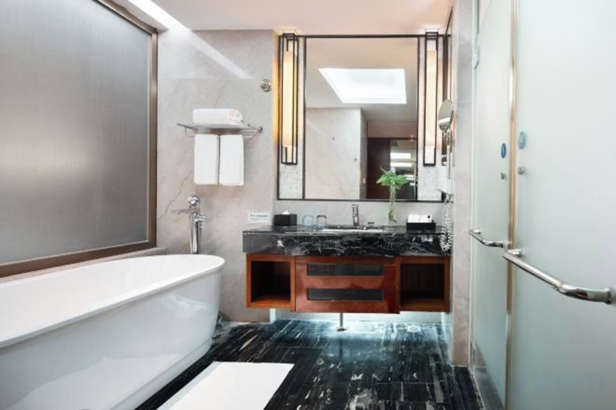 Separate tub and shower, free toiletries, bathrobes, slippers