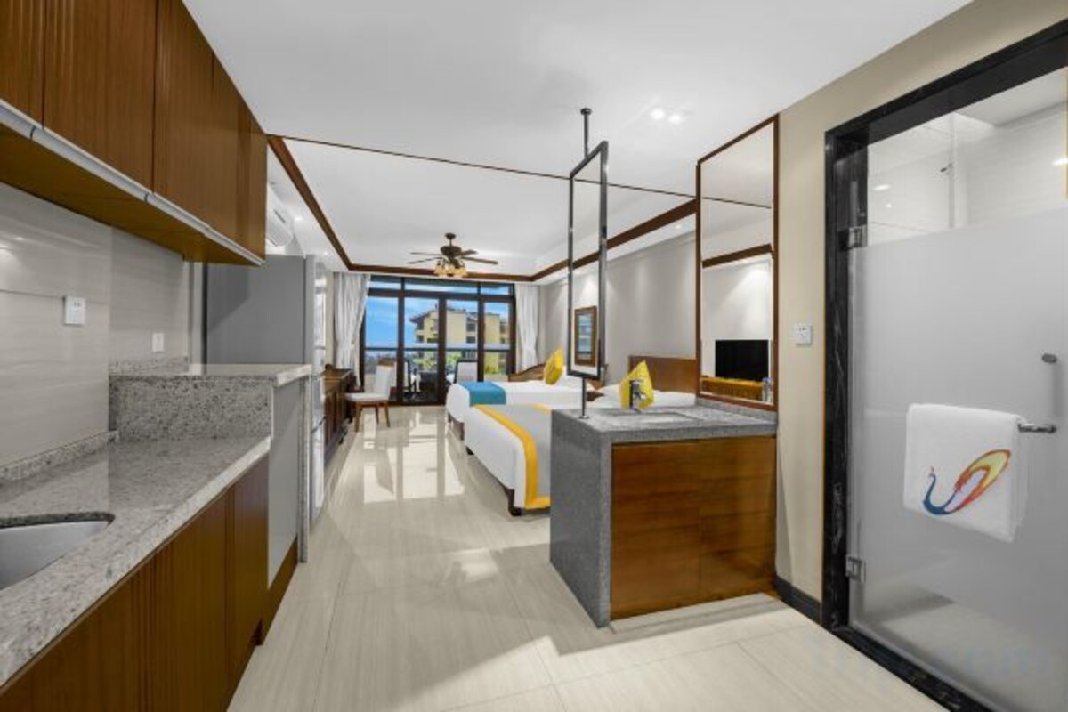 Minibar, in-room safe, desk, blackout drapes