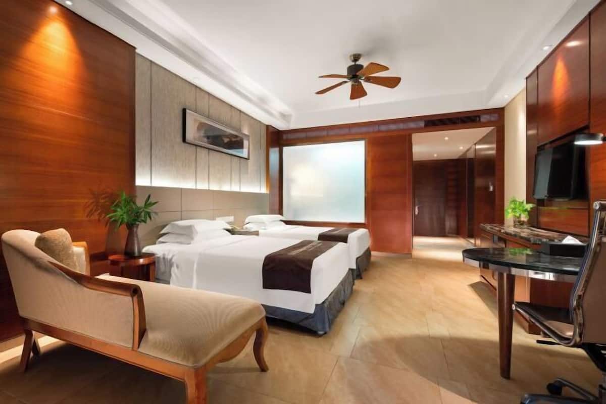 Minibar, in-room safe, desk, blackout drapes