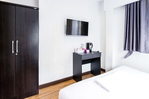 Deluxe Double Room  | Living area | 35-inch Smart TV with digital channels, TV, Netflix - The Cube Sathorn Boutique (Bangkok)