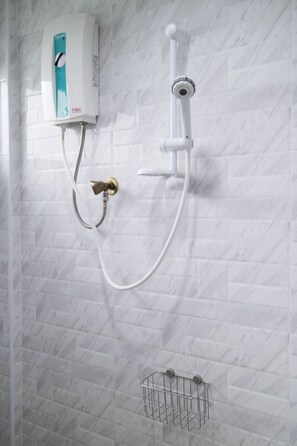 Ducha del cuarto de baño