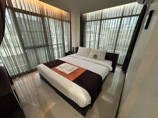 Premier Double Room | Minibar, desk, free WiFi, bed sheets - Collection O The Bangkok Airport Link Suite (Bangkok)