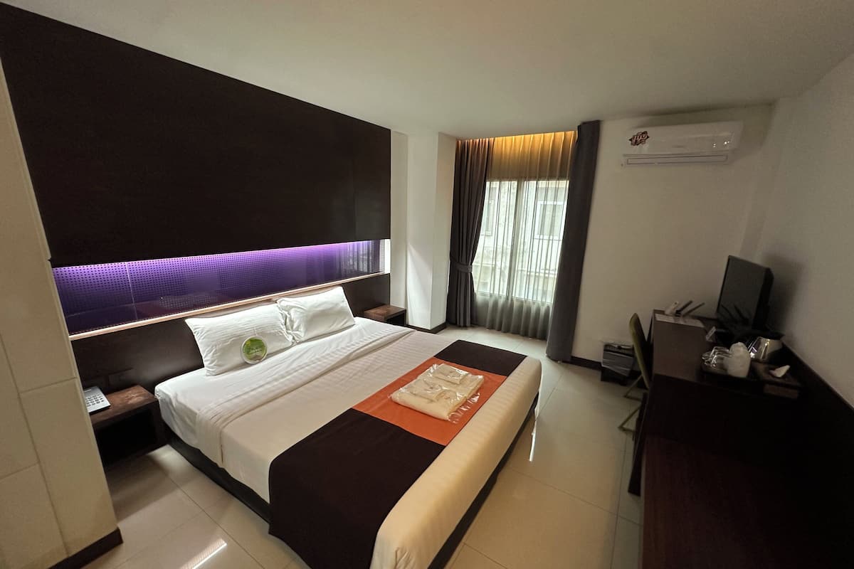 Deluxe Room | Minibar, desk, free WiFi, bed sheets