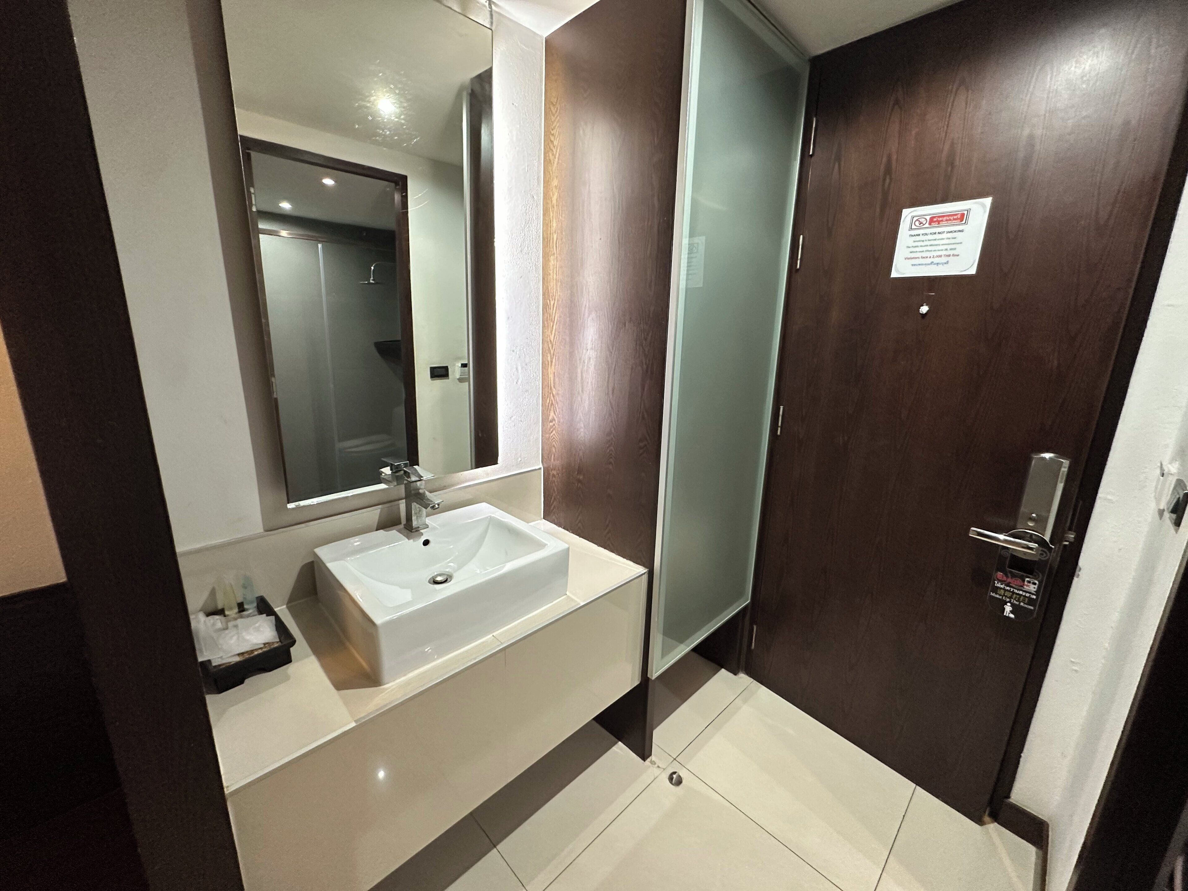 deluxe room | 1 bedroom, minibar, desk, free wifi