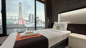 Minibar, escritorio, wifi gratis y ropa de cama