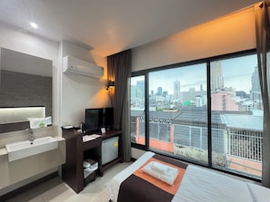 Minibar, desk, free WiFi, bed sheets