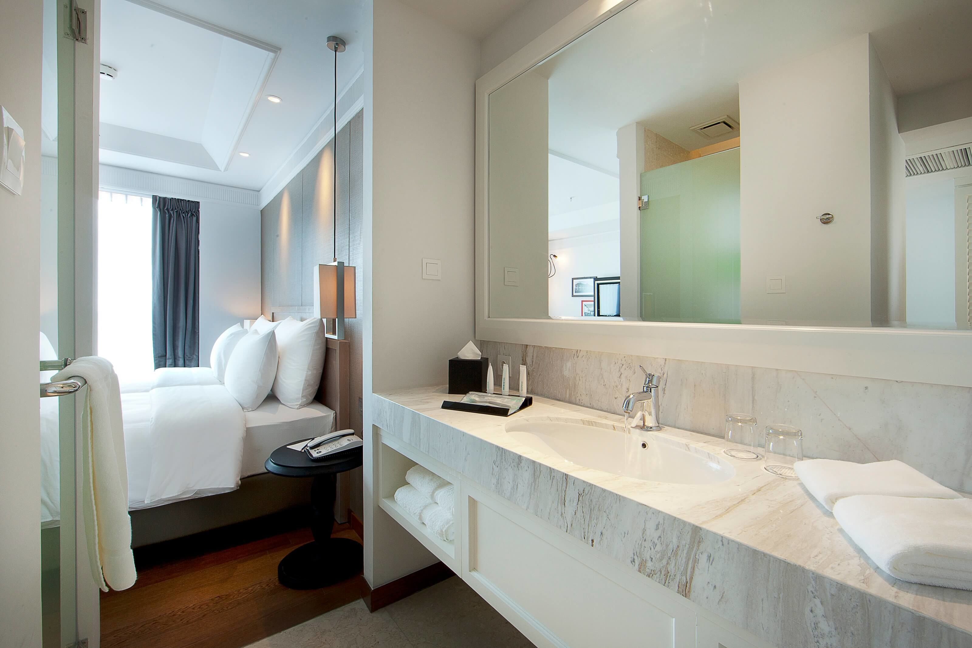 1 bedroom, premium bedding, minibar, in-room safe