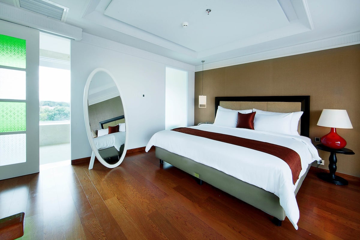 Habitación Royal (Lagoon) | Ropa de cama de alta calidad, minibar, caja fuerte y escritorio