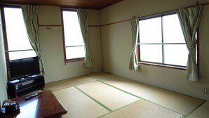 A room with tatami flooring, a television, and a table with a remote control. - Tabist Hirofune Koyo IC (Nagoya)