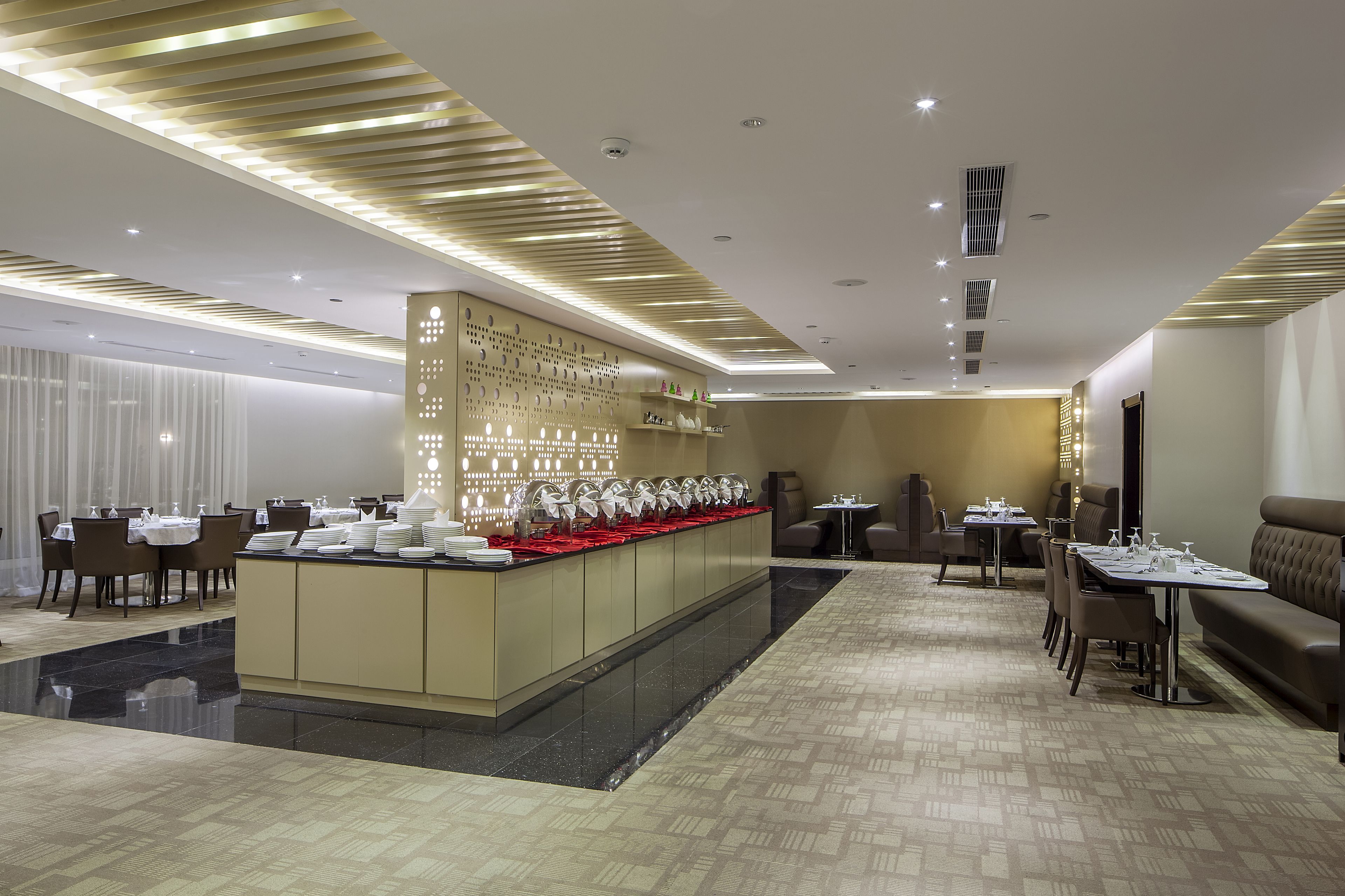 breakfast, lunch, dinner served; international cuisine