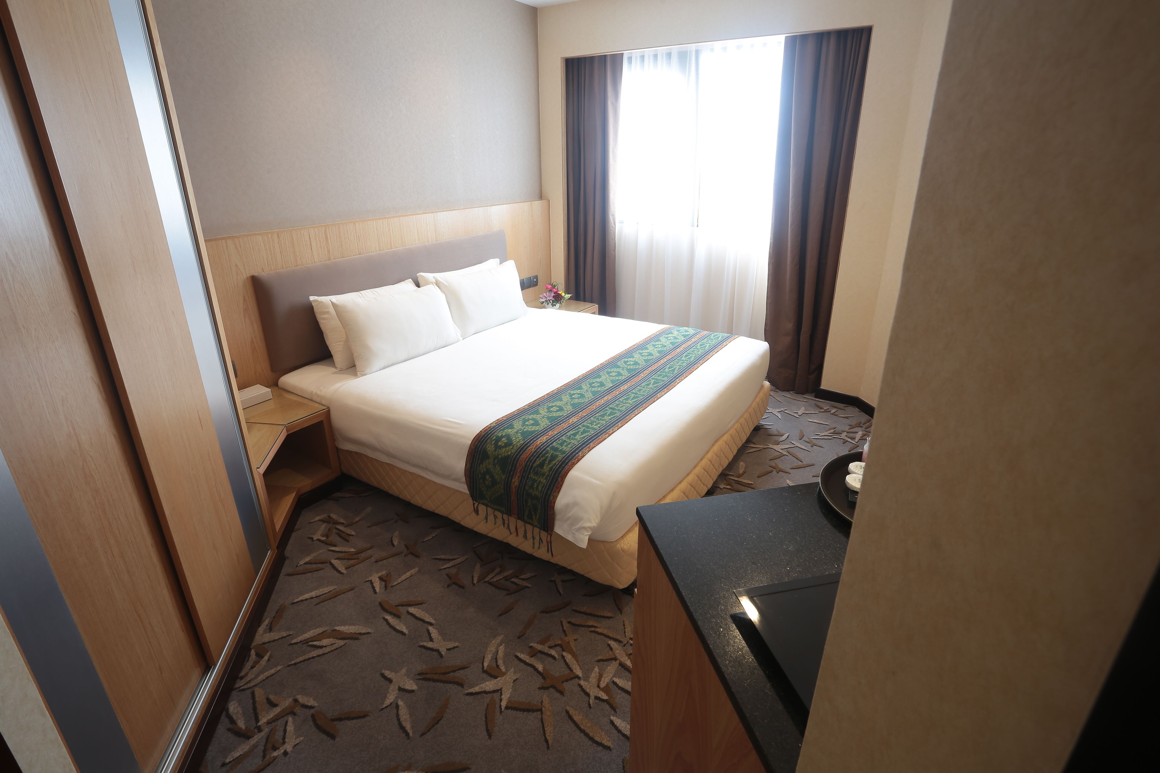 superior king room | in-room safe, desk, iron/ironing board, free wifi