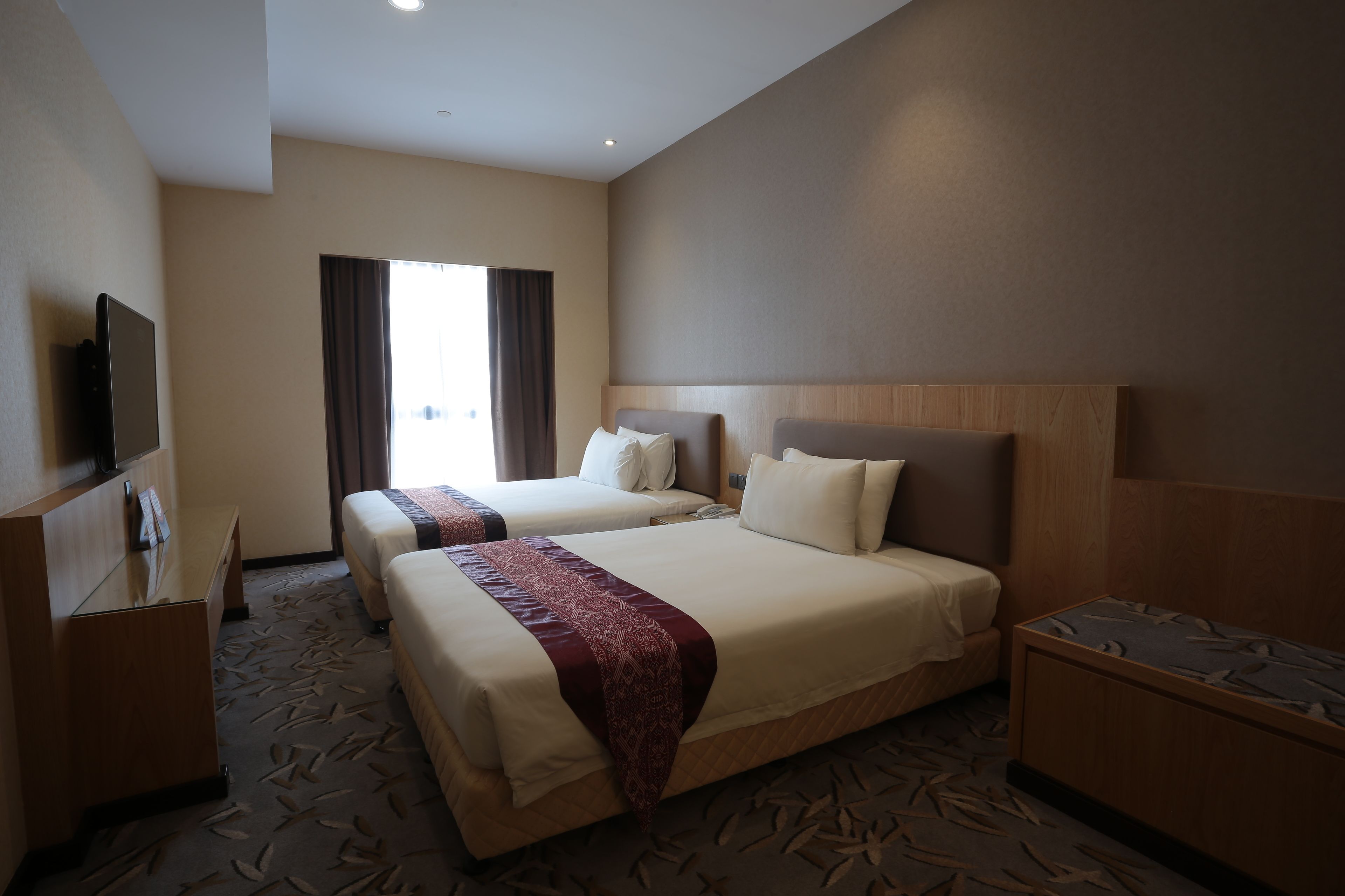 deluxe twin room | in-room safe, desk, iron/ironing board, free wifi