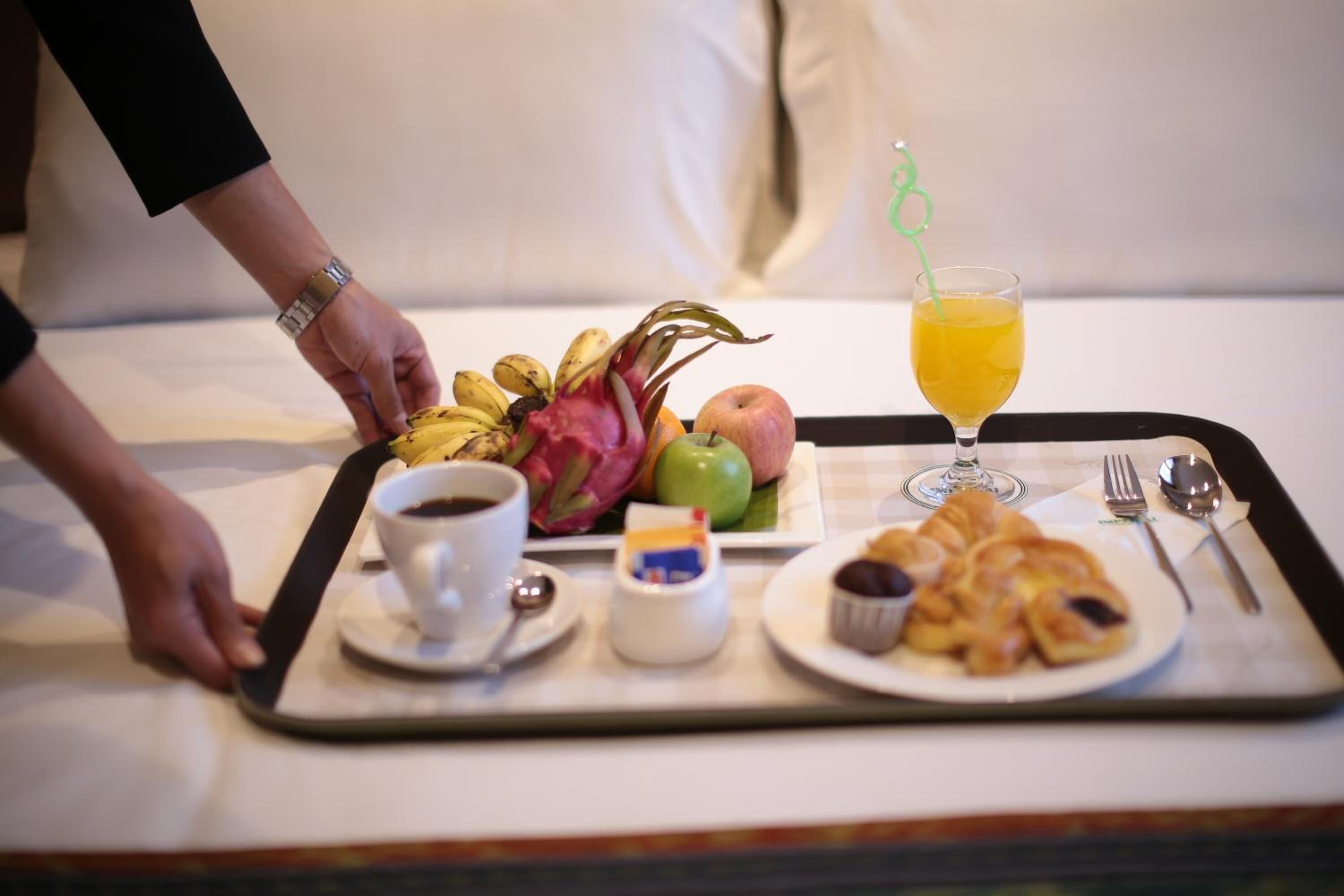 breakfast, lunch, dinner served; local and international cuisine