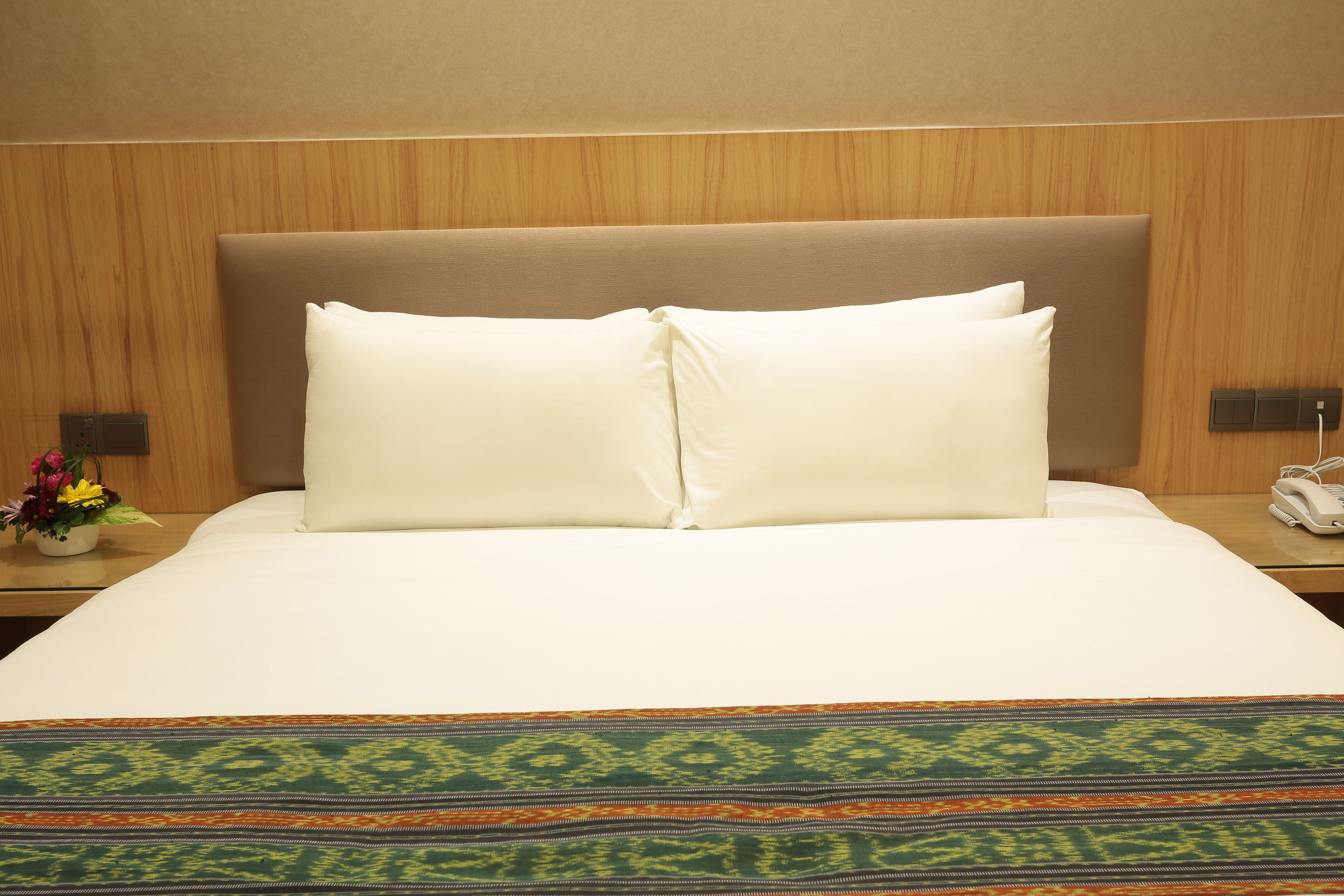 standard king room, no windows | in-room safe, desk, iron/ironing board, free wifi