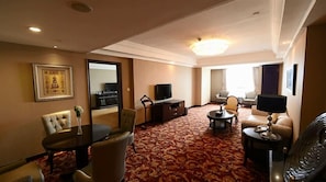 Executive Suite | Living room