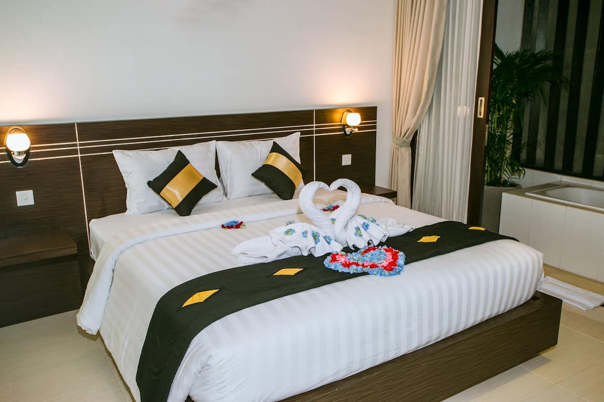 1 bedroom, premium bedding, minibar, in-room safe